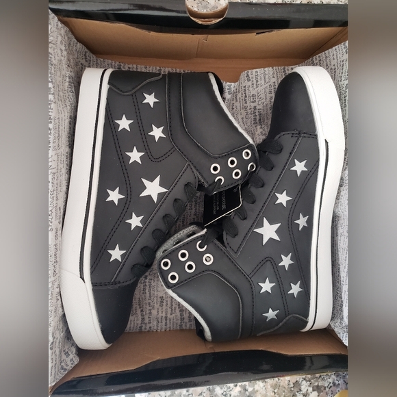 Pastry Women's Pop Tart Star Dance Sneaker Black/Silver Size 6.5 Brand New InBox - Picture 1 of 4